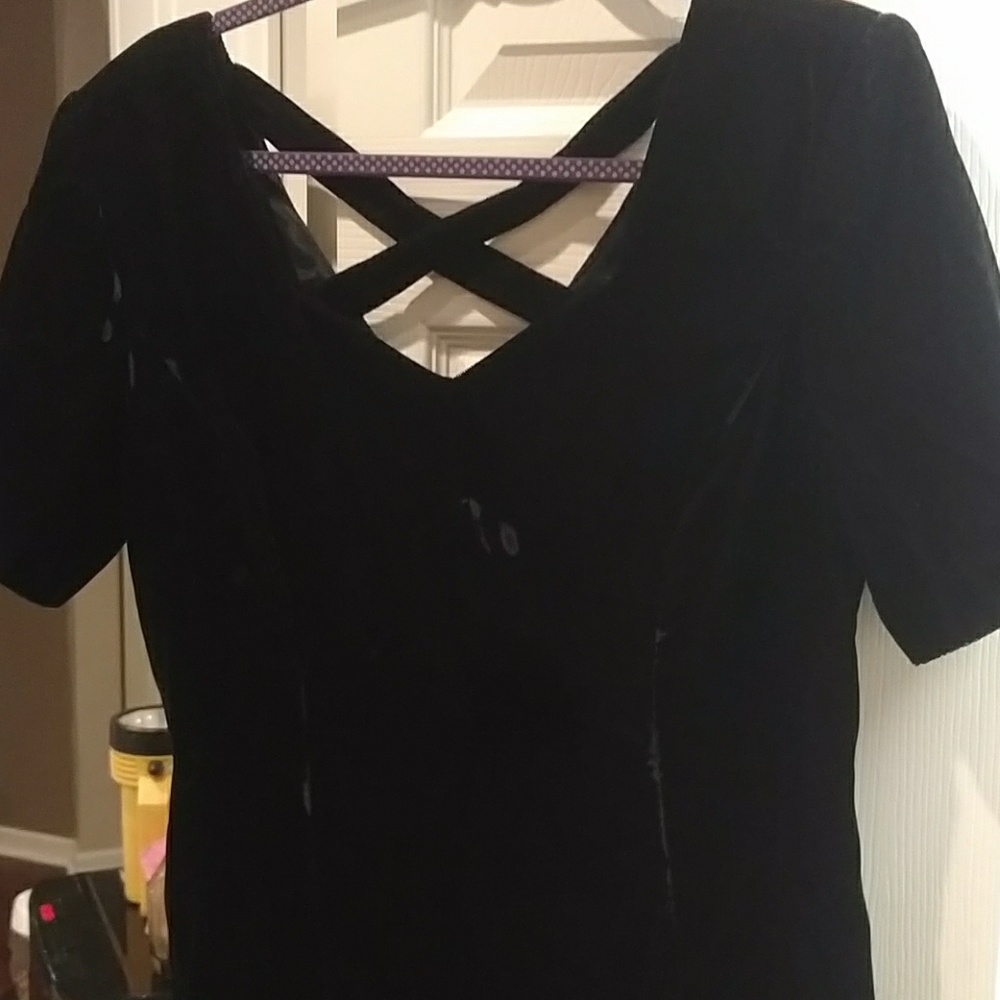 Jessica Howard velvet black dress